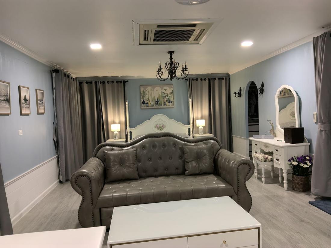 Honeymoon Suite