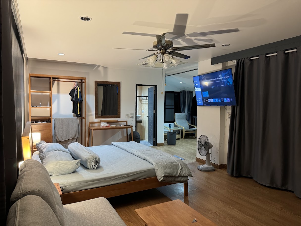 Pool View Suite 1